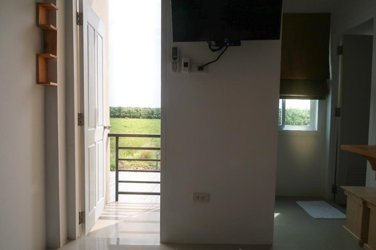 Baan Urt Suratthani Airport Hotel Surat Thani Exterior foto